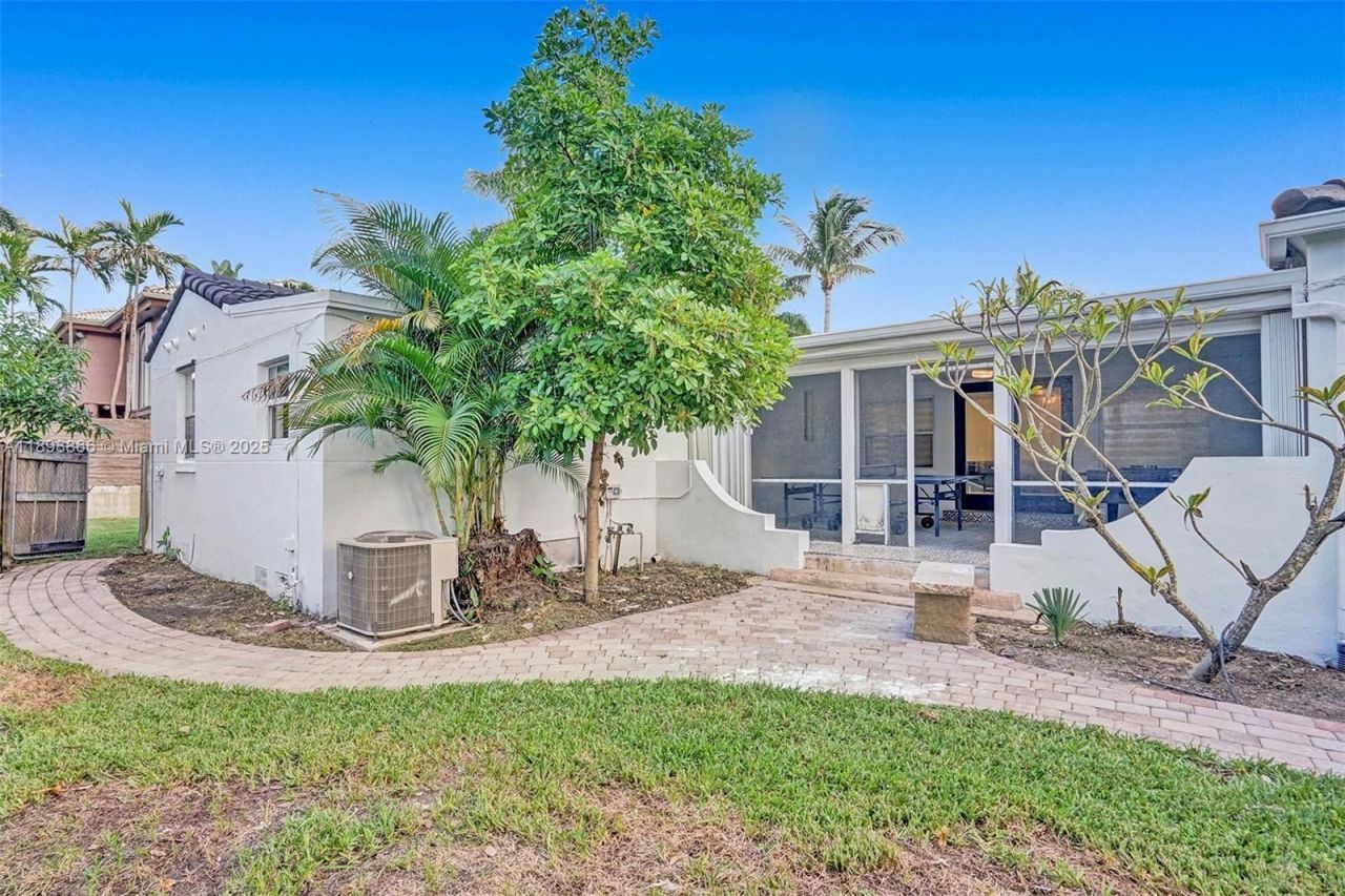 725 Harrison St, Hollywood, FL 33019 Photo