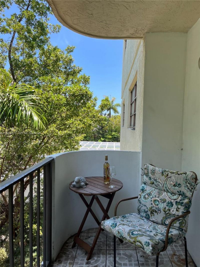 1673 Bay Rd, Unit 405, Miami Beach, FL 33139 Photo