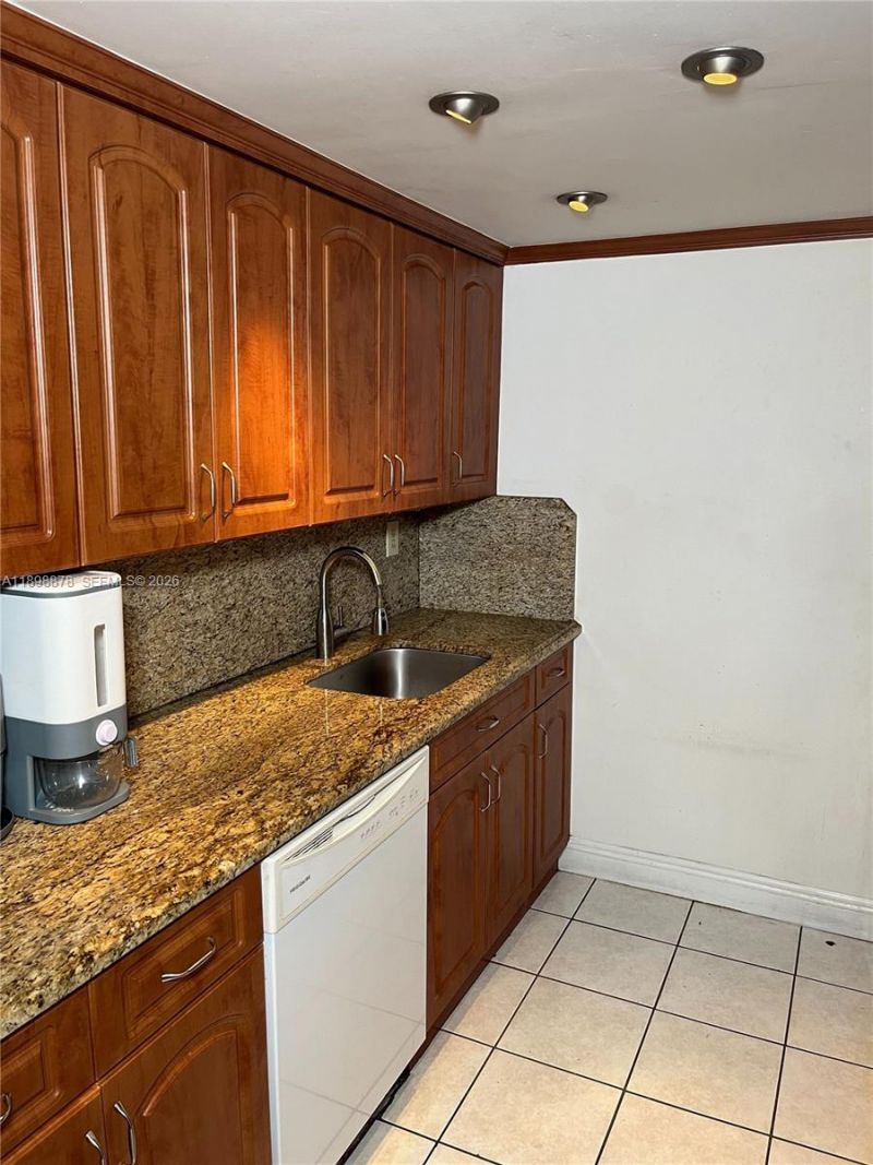 1673 Bay Rd, Unit 405, Miami Beach, FL 33139 Photo