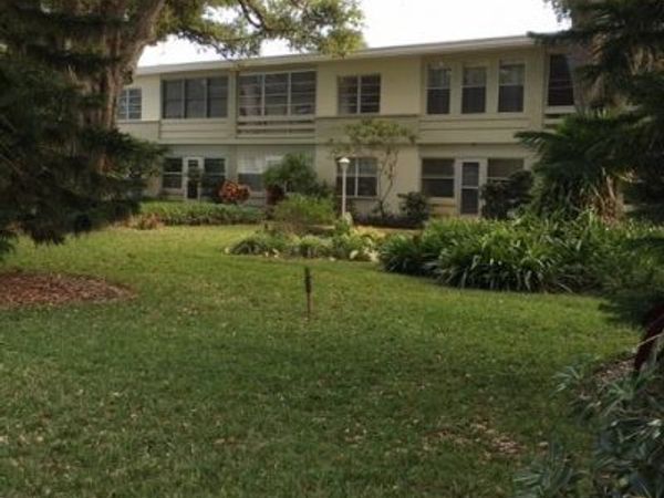 677 Royal Palm Boulevard, Unit 25, Vero Beach, FL 32960