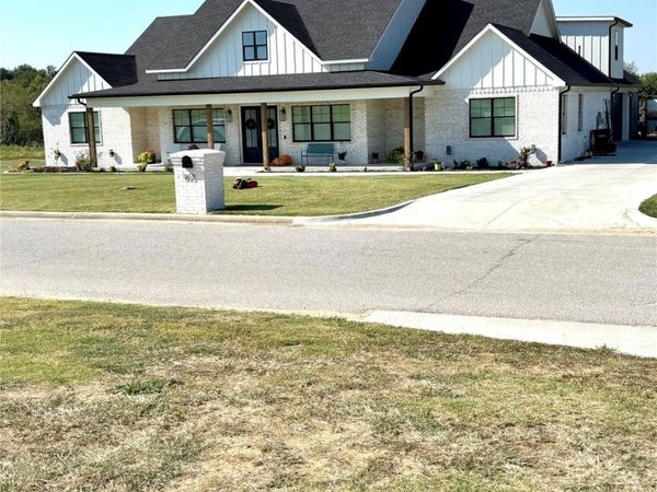 913 Prairie View Road S, Ardmore, OK 73401