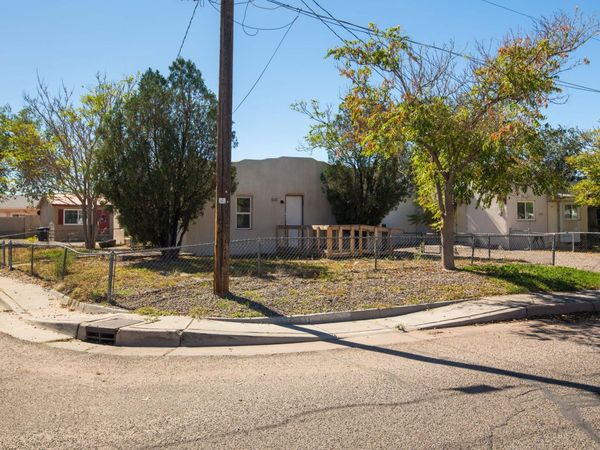 502 Headingly Avenue NW, Albuquerque, NM 87107