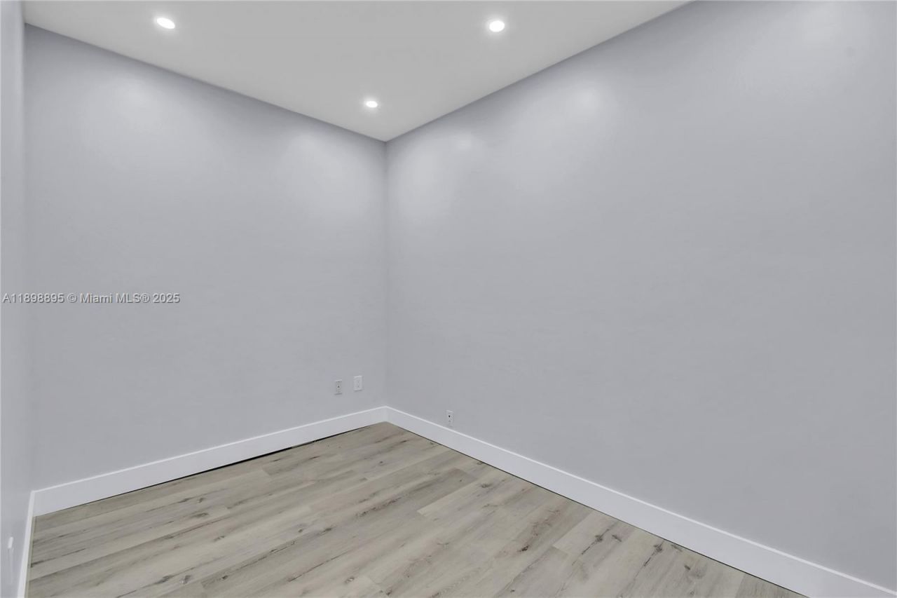 20129 NE 16th Pl, Miami, FL 33179 Photo