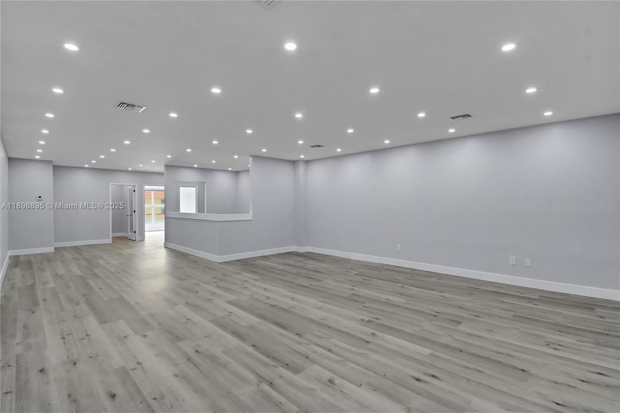 20129 NE 16th Pl, Miami, FL 33179 Photo