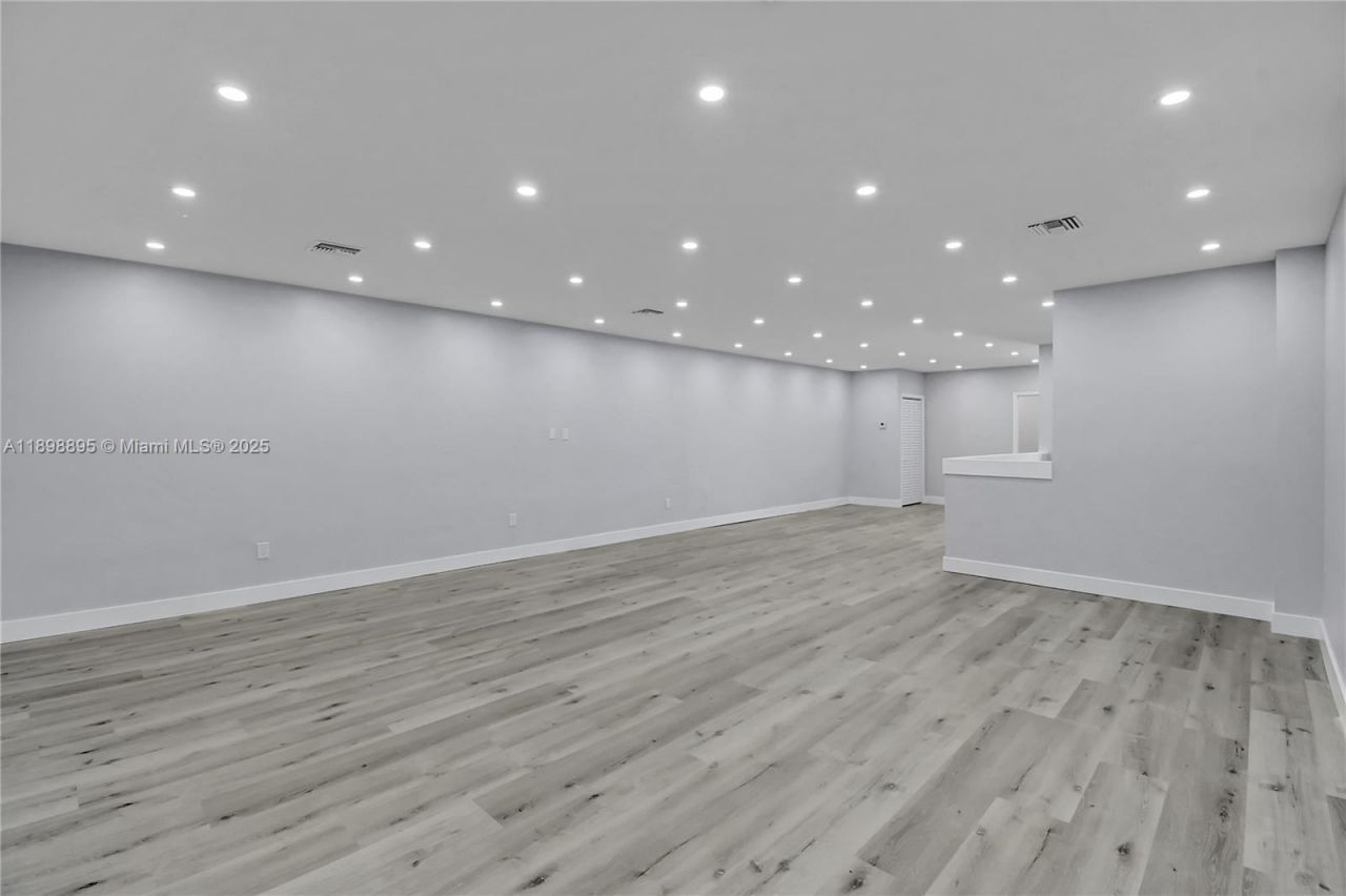 20129 NE 16th Pl, Miami, FL 33179 Photo