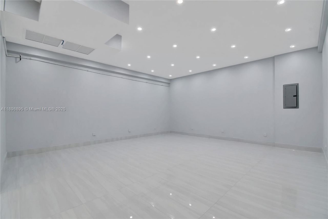 20129 NE 16th Pl, Miami, FL 33179 Photo