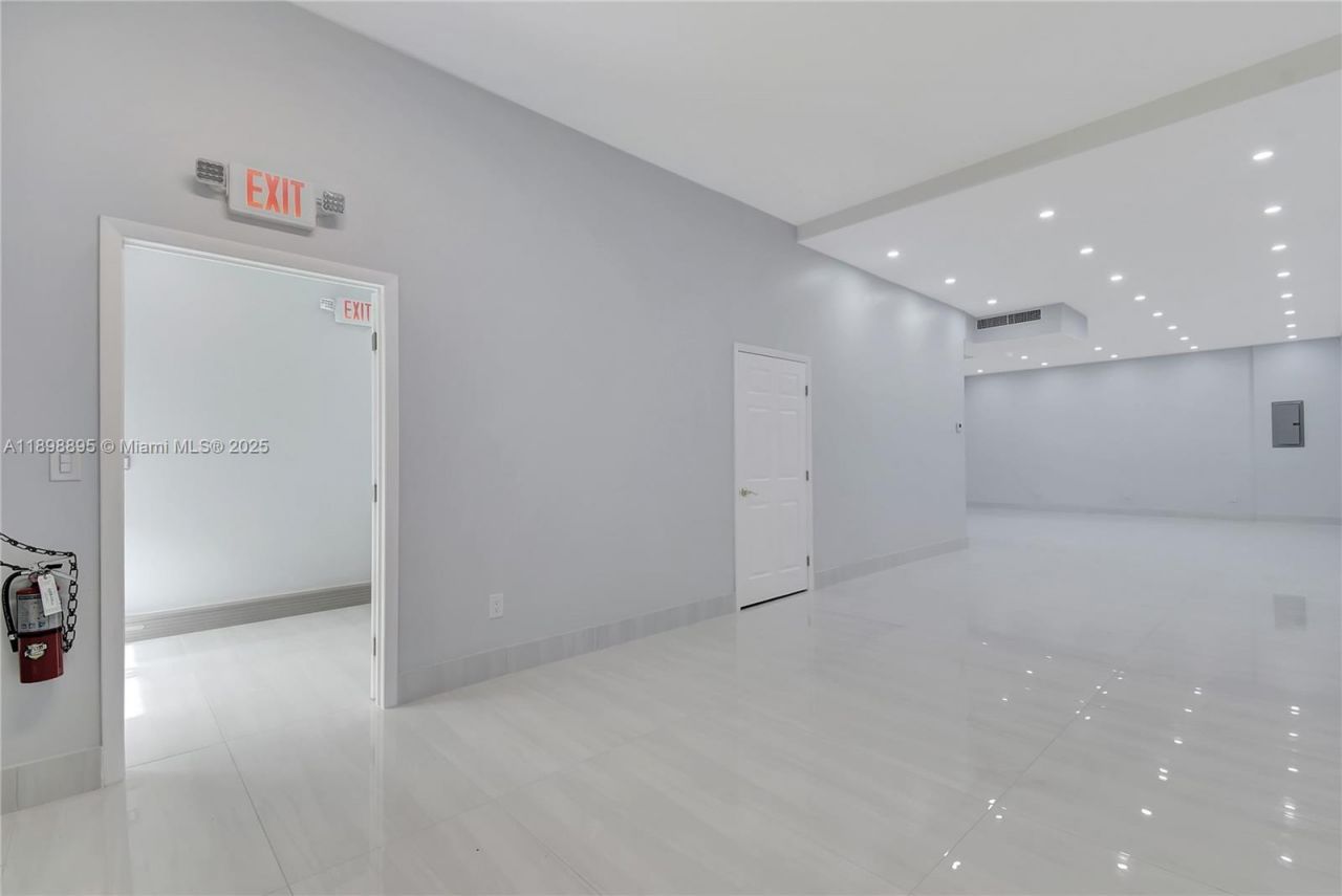 20129 NE 16th Pl, Miami, FL 33179 Photo