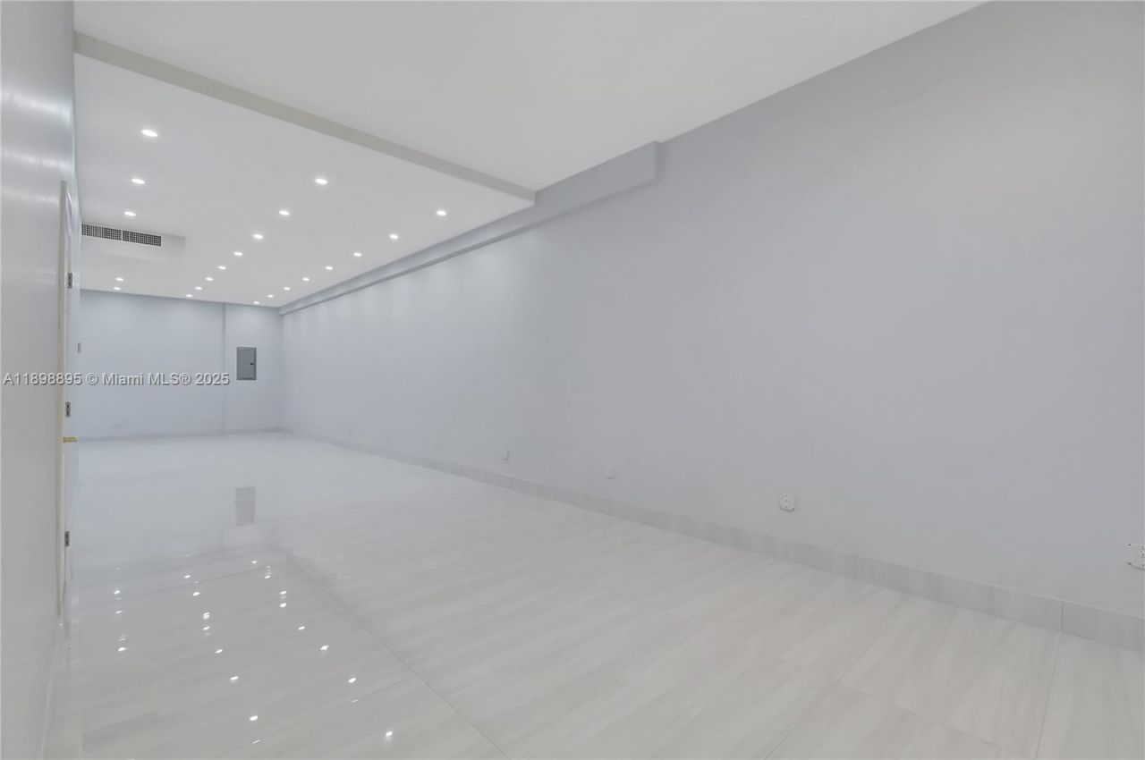 20129 NE 16th Pl, Miami, FL 33179 Photo