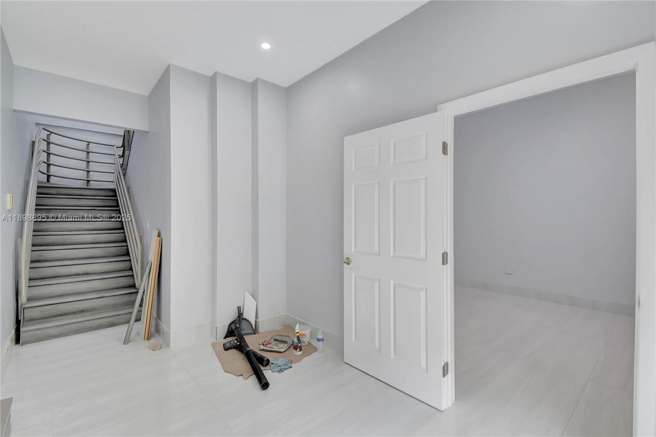 20129 NE 16th Pl, Miami, FL 33179 Photo