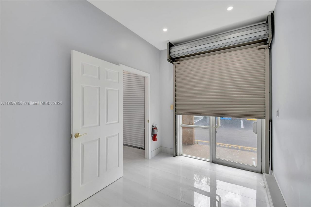 20129 NE 16th Pl, Miami, FL 33179 Photo