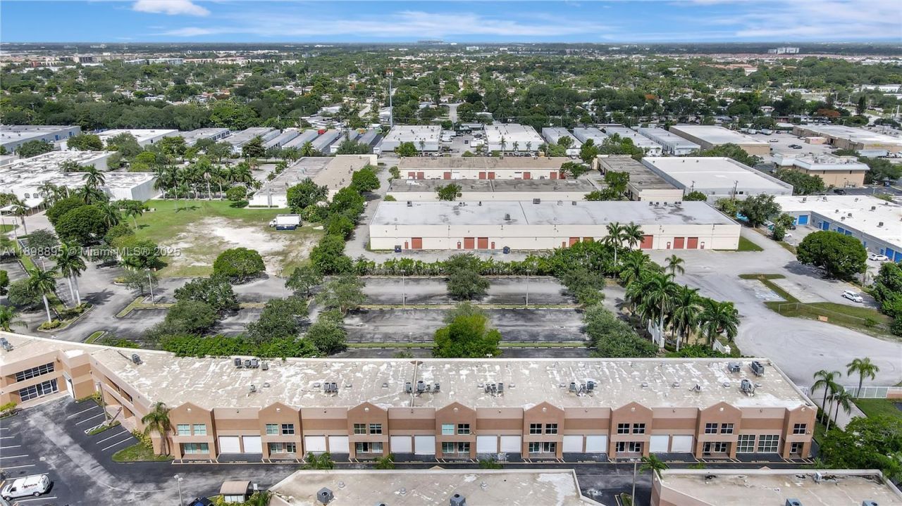 20129 NE 16th Pl, Miami, FL 33179 Photo