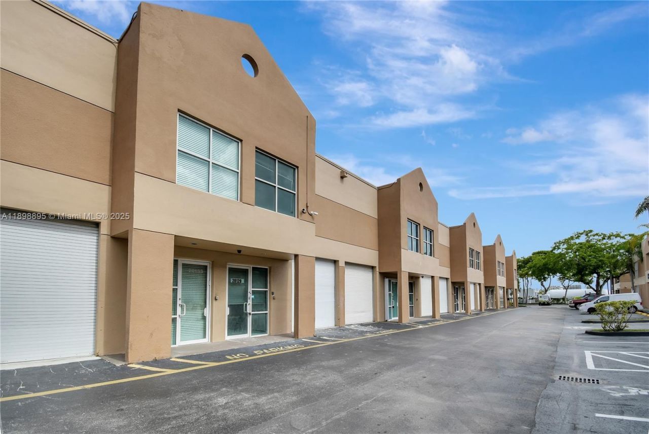20129 NE 16th Pl, Miami, FL 33179 Photo