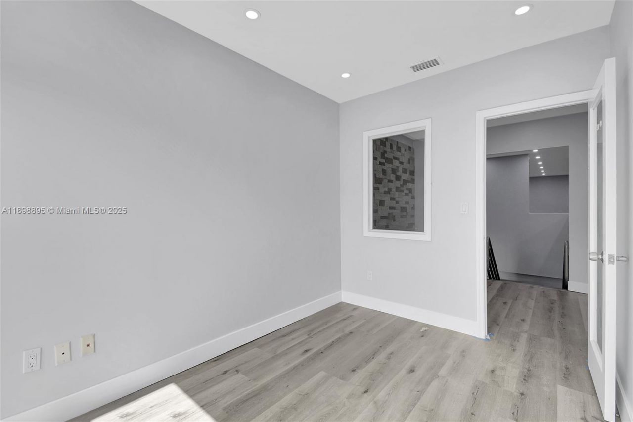 20129 NE 16th Pl, Miami, FL 33179 Photo