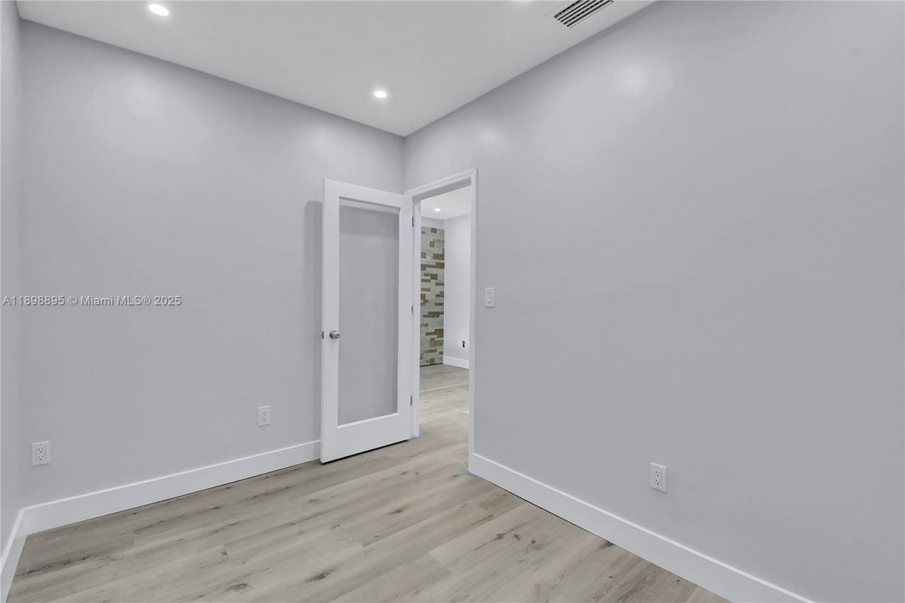 20129 NE 16th Pl, Miami, FL 33179 Photo