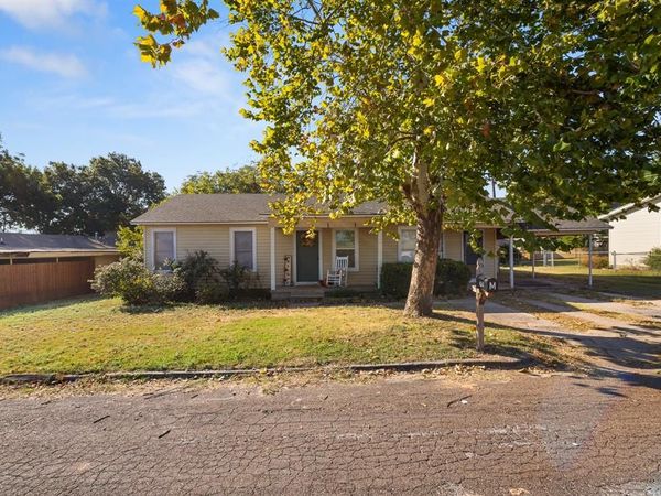 604 E Collins Street, Decatur, TX 76234