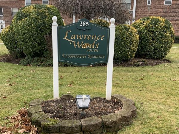 285 Central Avenue, Unit D6, Lawrence, NY 11559