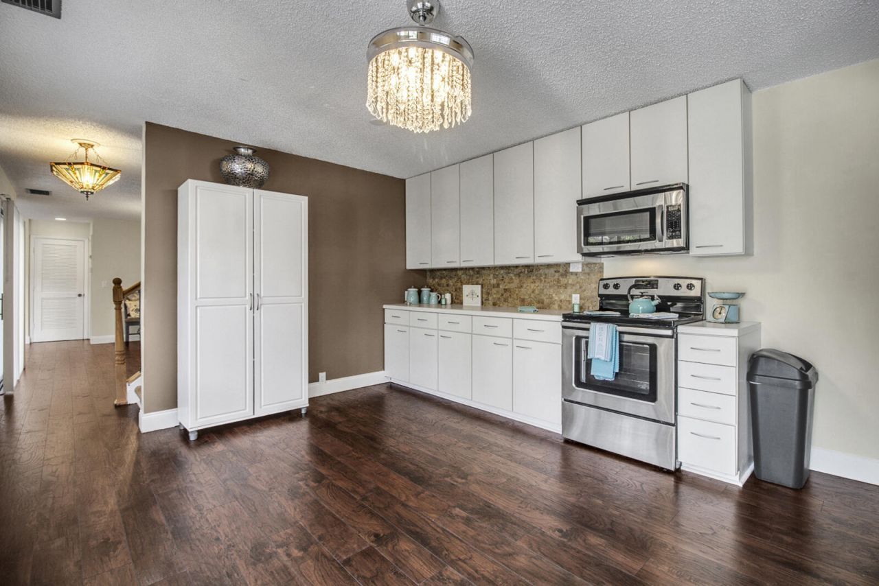 386 Prestwick Circle, Unit 3, Palm Beach Gardens, FL 33418 Photo