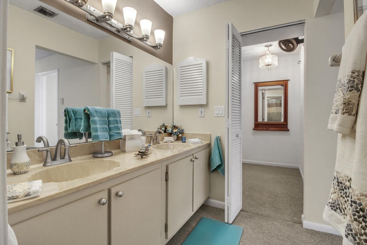 386 Prestwick Circle, Unit 3, Palm Beach Gardens, FL 33418 Photo