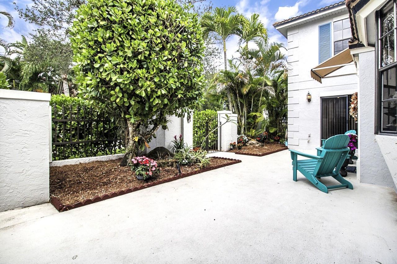386 Prestwick Circle, Unit 3, Palm Beach Gardens, FL 33418 Photo