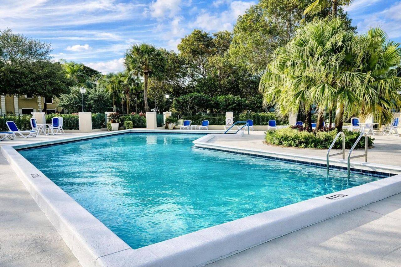 386 Prestwick Circle, Unit 3, Palm Beach Gardens, FL 33418 Photo