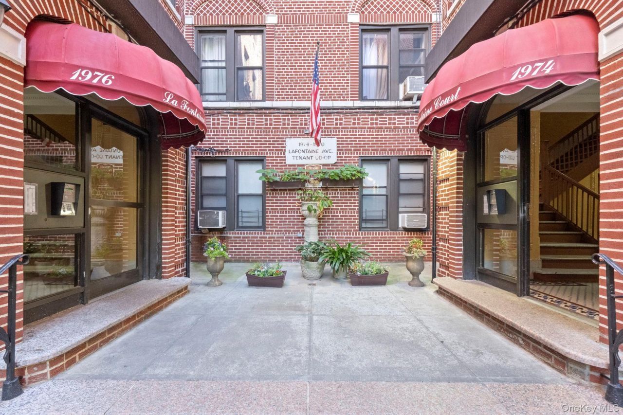 1976 Lafontaine Avenue, Unit 1D, Bronx, NY 10457 Main Photo