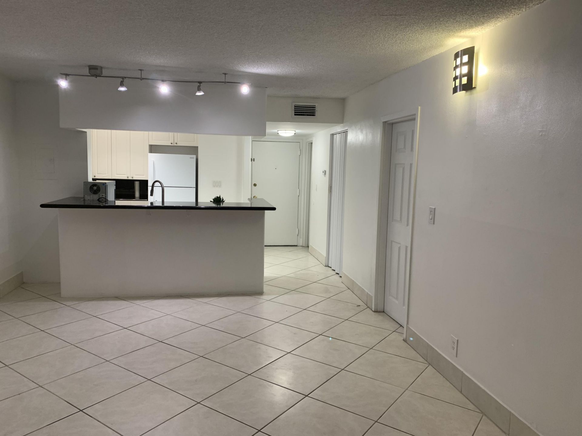 2935 NE 163rd Street, Unit 3m, North Miami Beach, FL 33160 Photo