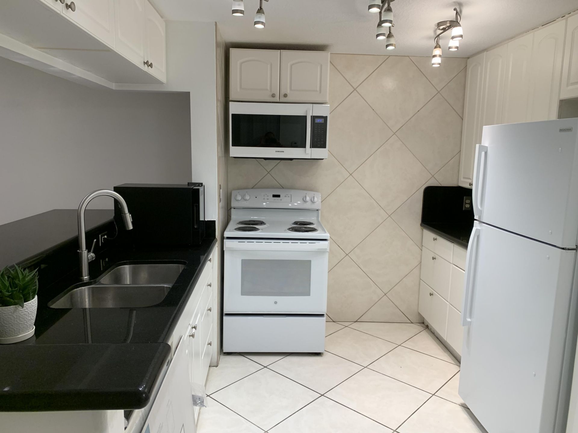 2935 NE 163rd Street, Unit 3m, North Miami Beach, FL 33160 Photo