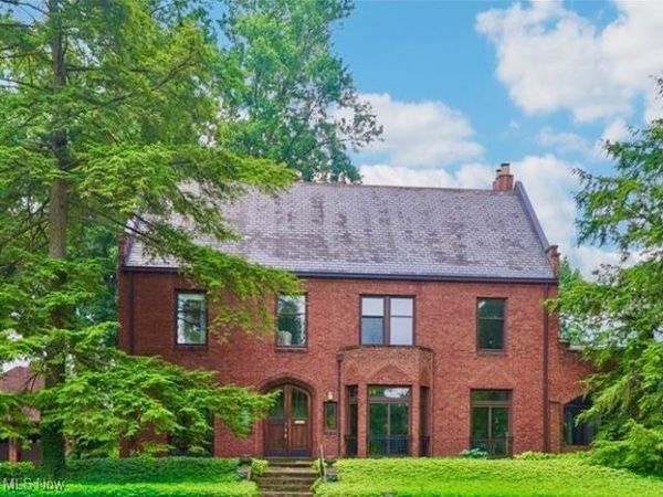 2696 Fairmount Boulevard, Cleveland Heights, OH 44106