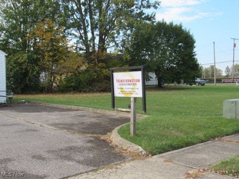 630 Nelson Street, Elyria, OH 44035 Photo 2