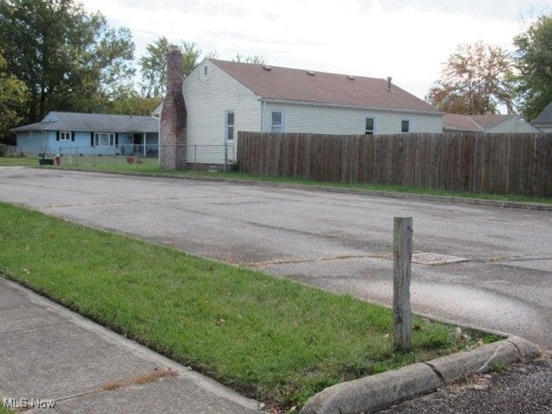 630 Nelson Street, Elyria, OH 44035 Photo 3