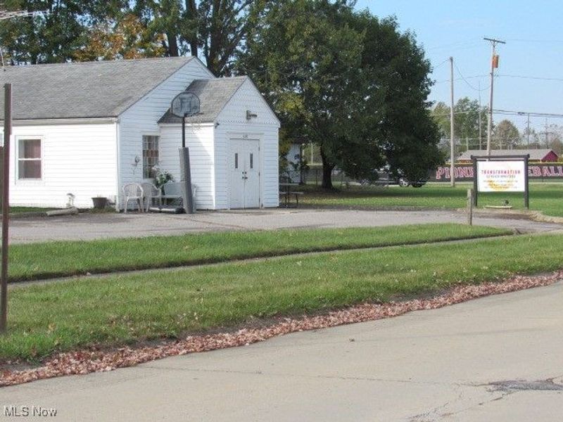 630 Nelson Street, Elyria, OH 44035 Photo 4