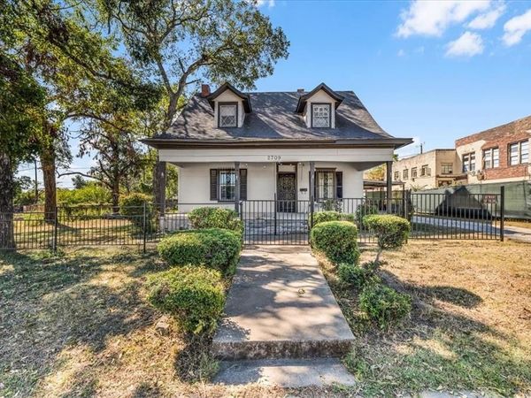 2709 Azle Avenue, Fort Worth, TX 76106