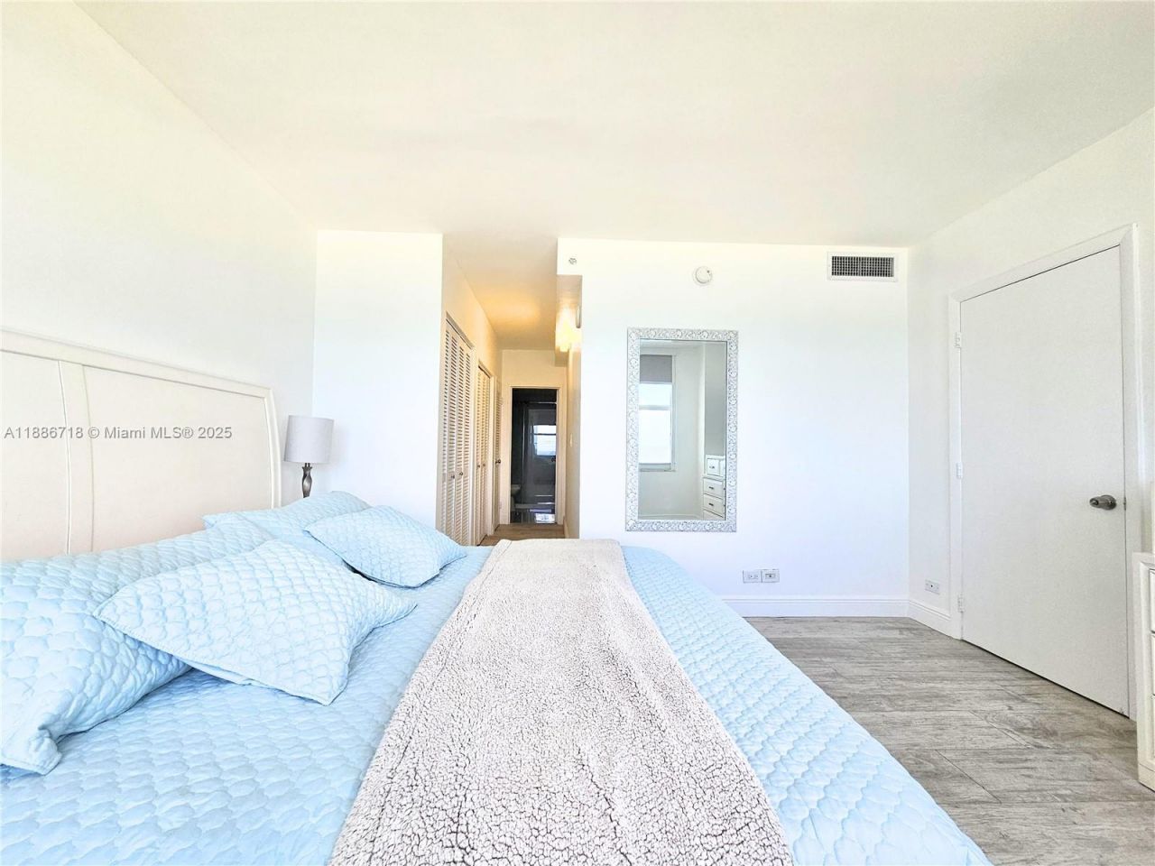5601 Collins Ave, Unit 1409, Miami Beach, FL 33140 Photo