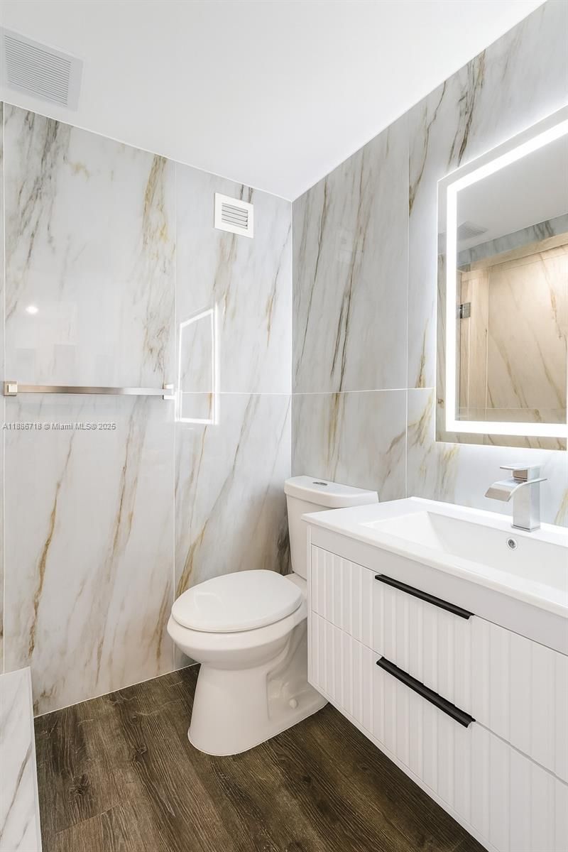 5601 Collins Ave, Unit 1409, Miami Beach, FL 33140 Photo