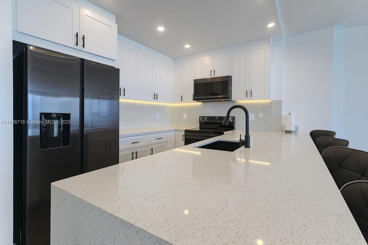 5601 Collins Ave, Unit 1409, Miami Beach, FL 33140 Photo