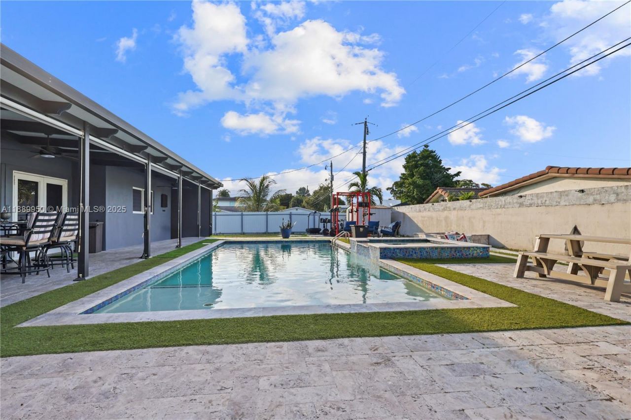 9795 NW 27th Ter, Doral, FL 33172 Photo