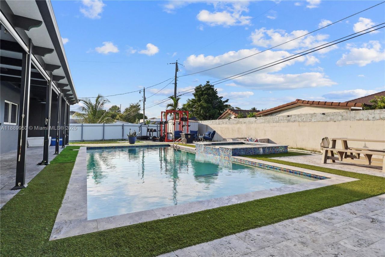 9795 NW 27th Ter, Doral, FL 33172 Photo