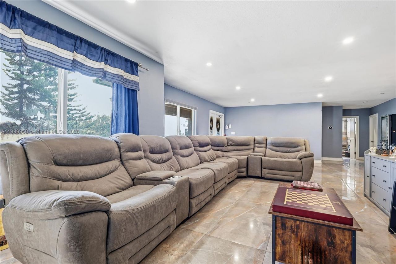 9795 NW 27th Ter, Doral, FL 33172 Photo