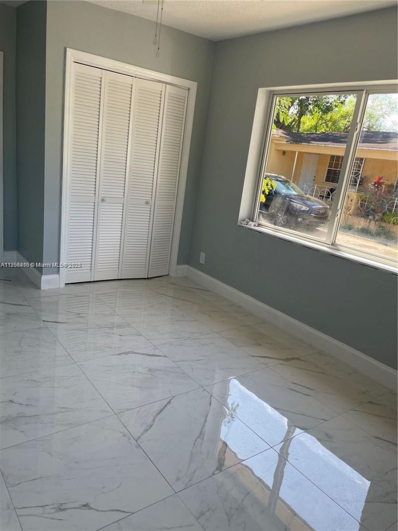 1230 NE 148th St, Miami, FL 33161 Photo