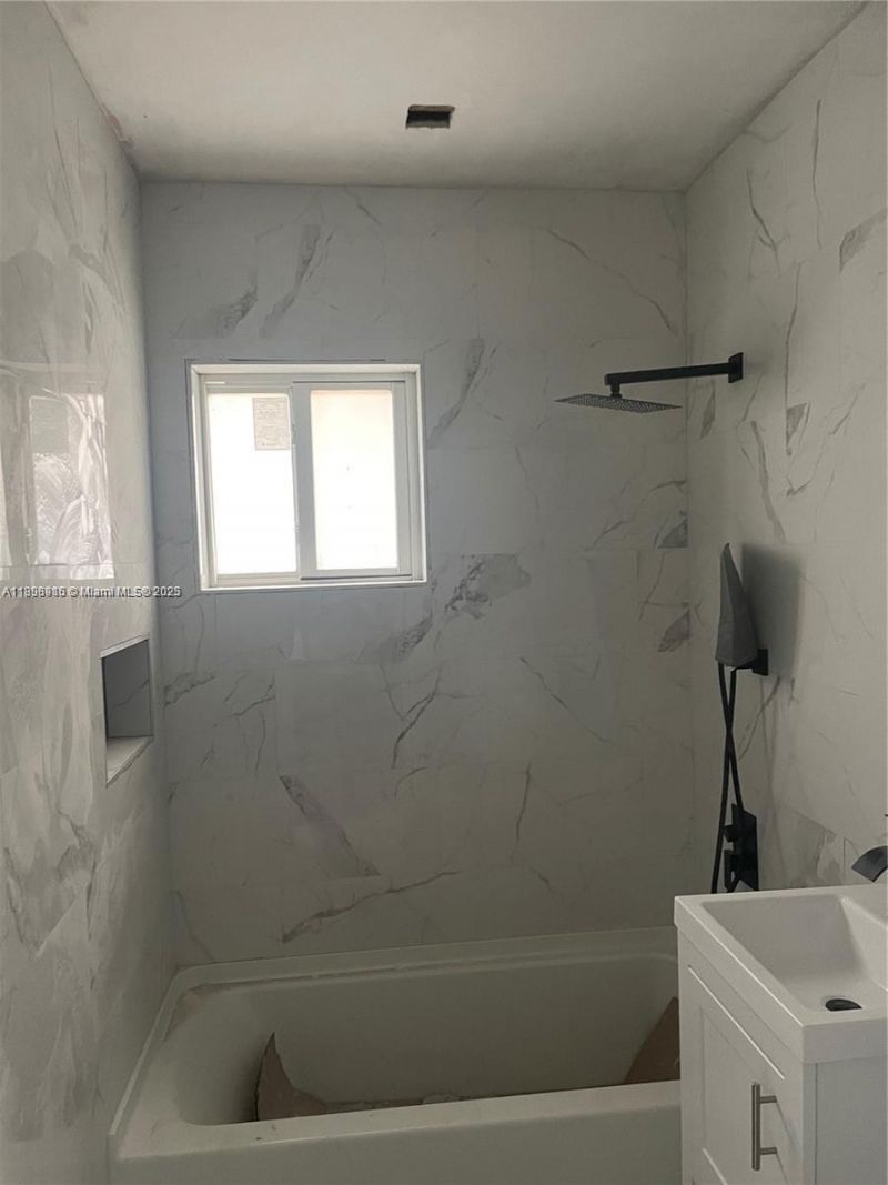 1230 NE 148th St, Miami, FL 33161 Photo