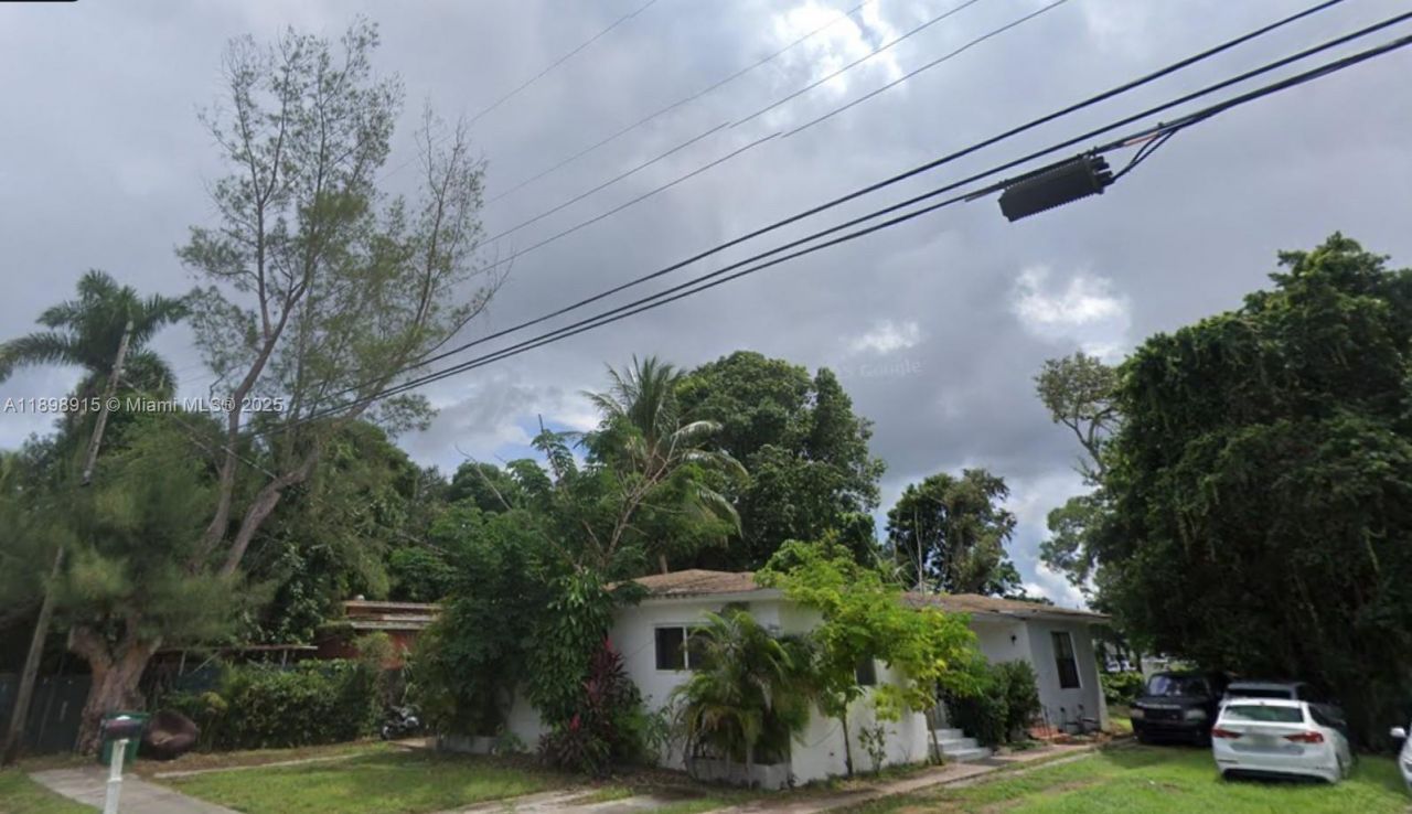 1230 NE 148th St, Miami, FL 33161 Photo