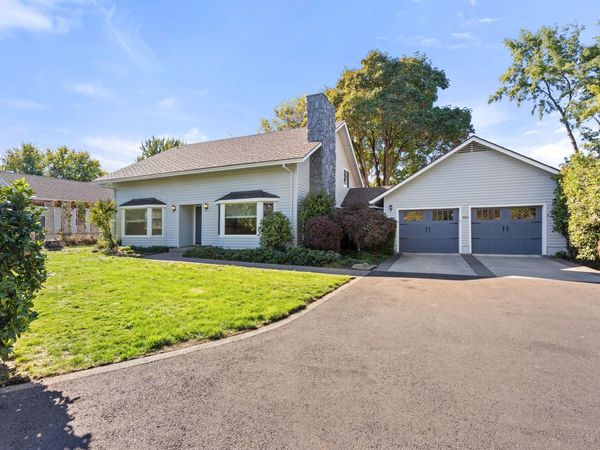 1089 Brookdale Avenue, Medford, OR 97504