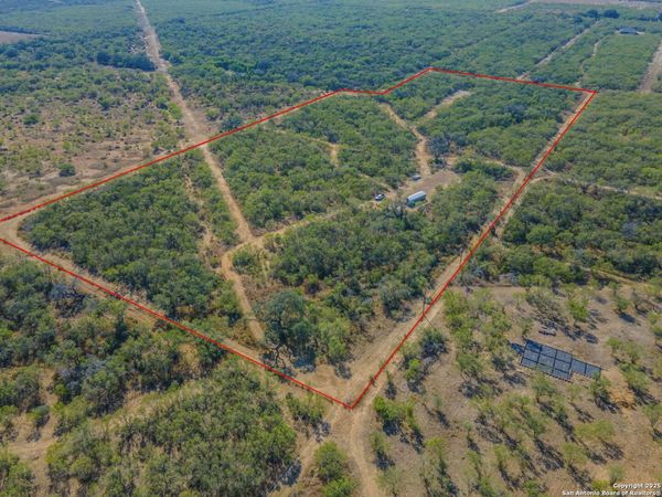 12417 FM 2779, Moore, TX 78057