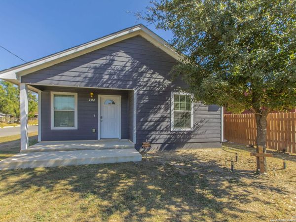 202 S Willow St, Pearsall, TX 78061