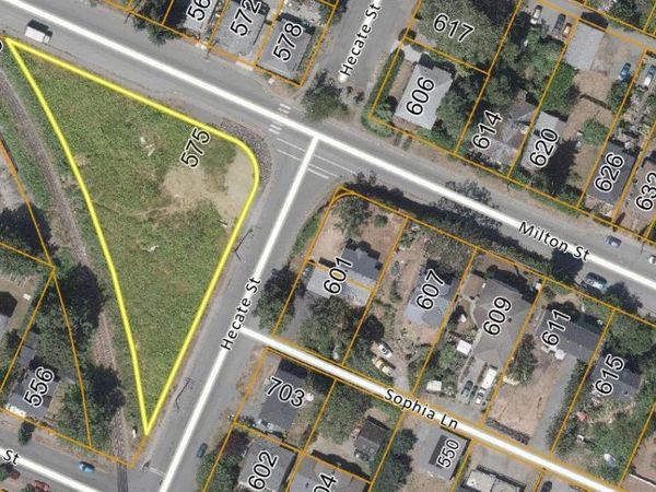 575 Milton St, Nanaimo, BC V9R 2L2