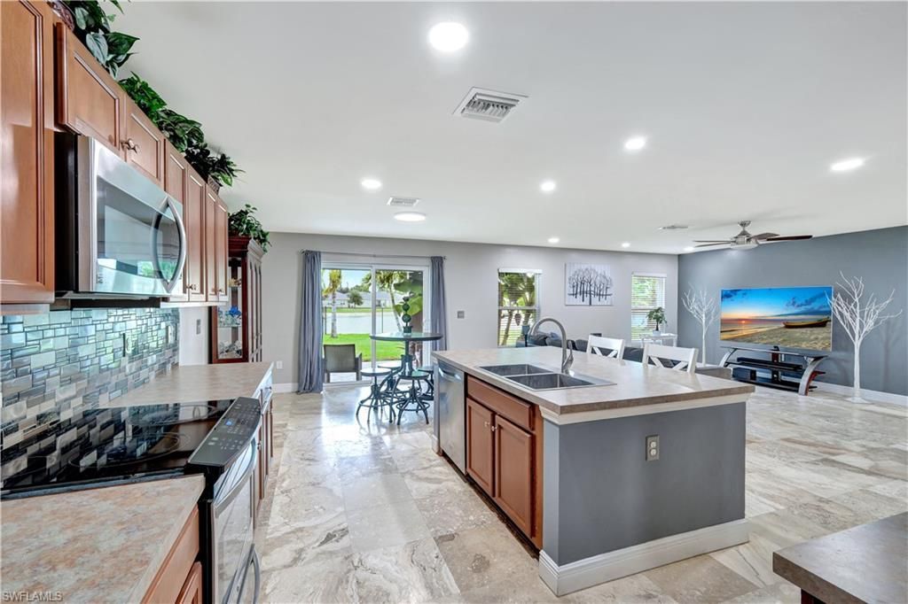 10337 Canal Brook Ln, Lehigh Acres, FL 33936 Photo