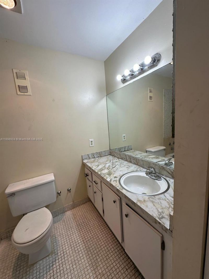 2051 NW 46th Ave, Unit F102, Lauderhill, FL 33313 Photo