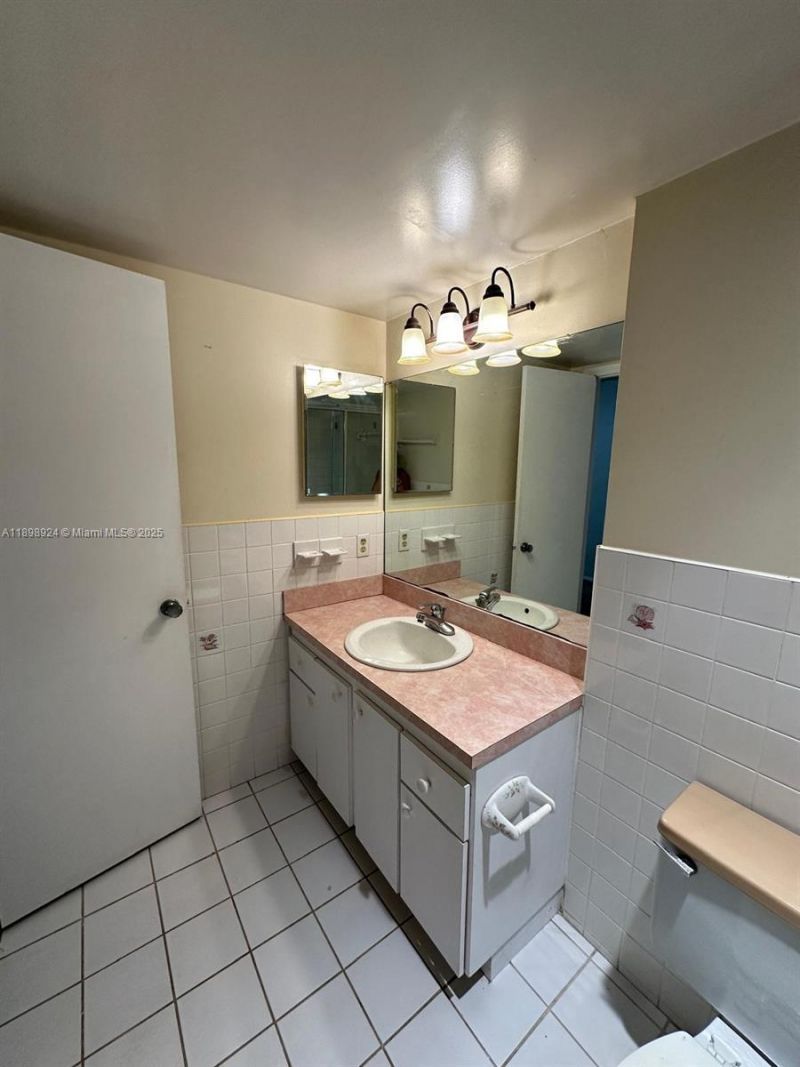 2051 NW 46th Ave, Unit F102, Lauderhill, FL 33313 Photo