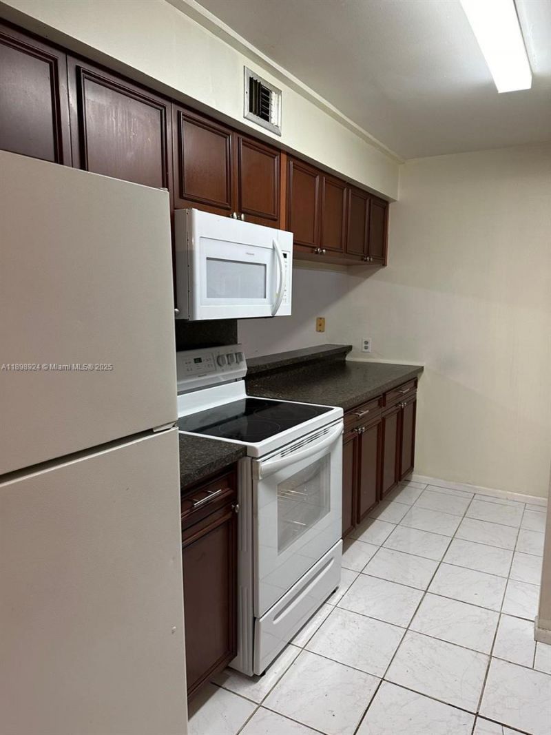 2051 NW 46th Ave, Unit F102, Lauderhill, FL 33313 Photo
