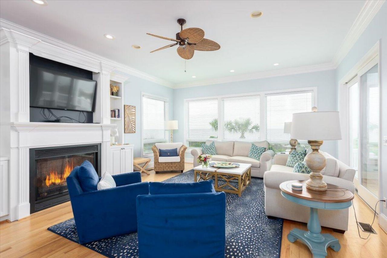 2403 Point Street Photo 17